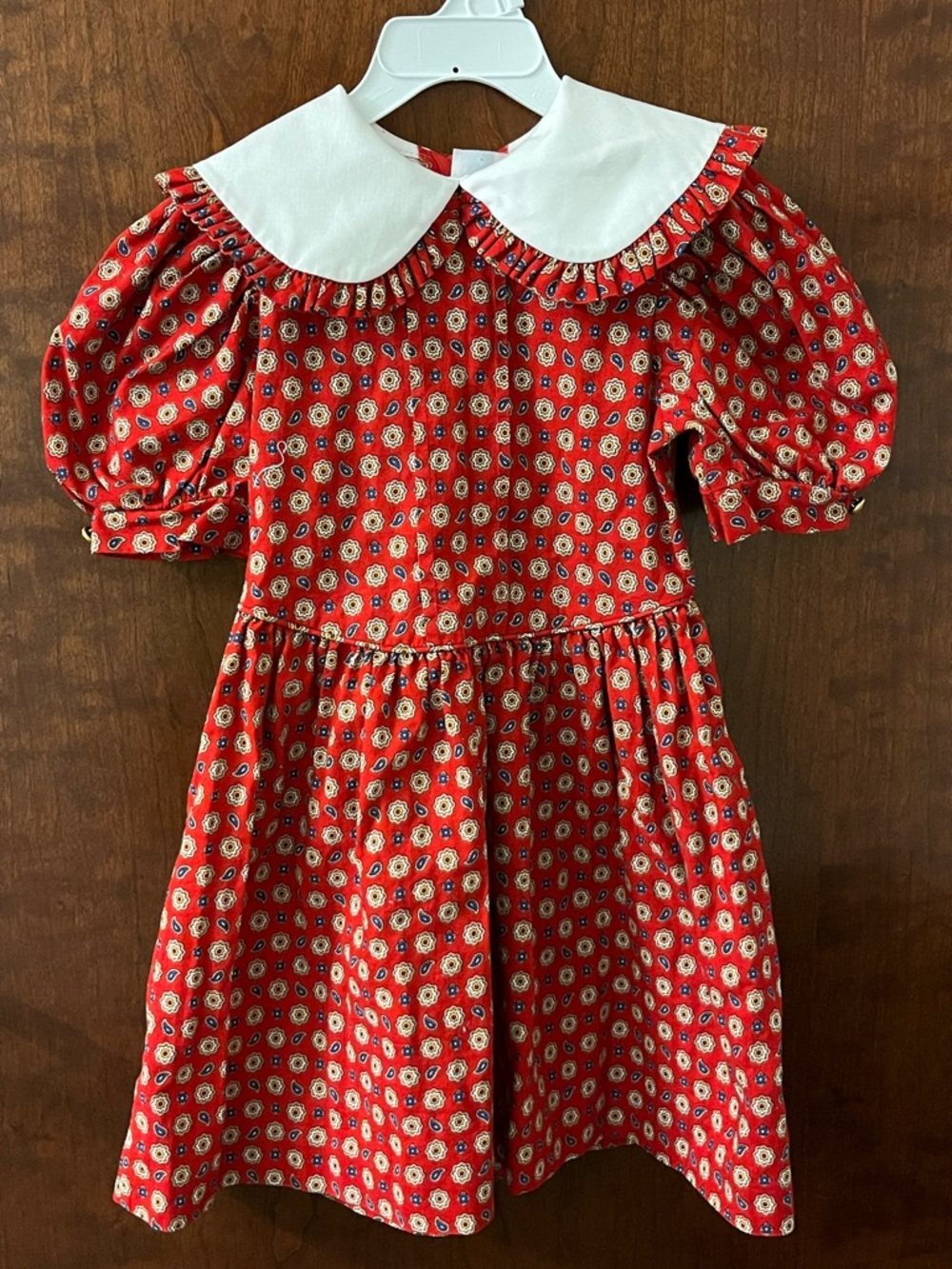 Vintage Red Floral Puff-Sleeve Dress with White Peter Pan Collar